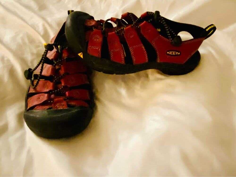KEEN Newport H2 Red Black Sport Sandals Big Kids Size 5